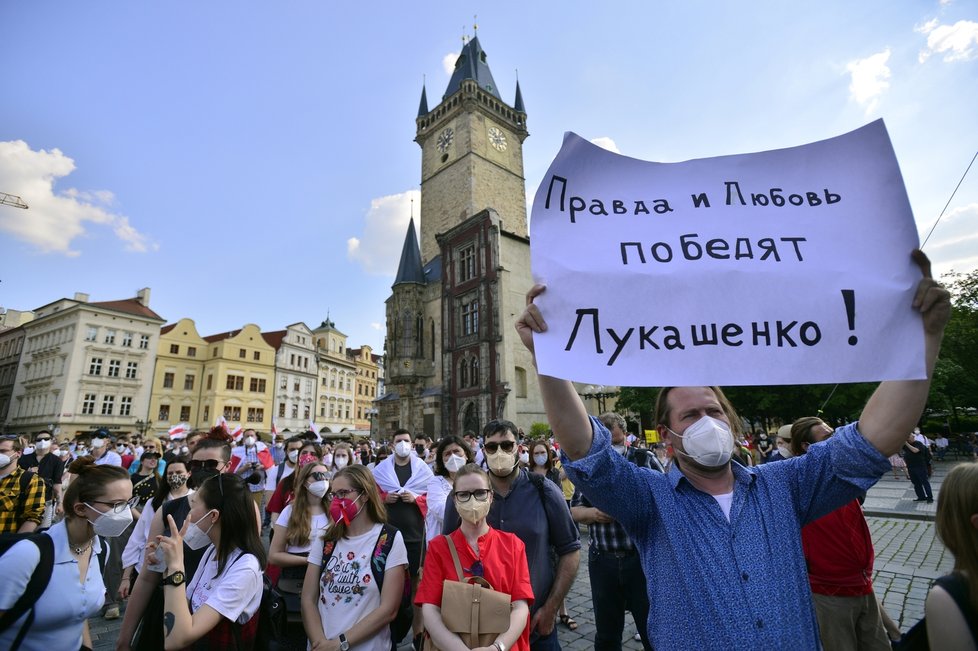 Demonstrace na podporu utlačovaných Bělorusů na Staroměstském náměstí