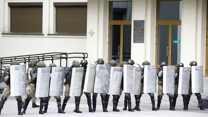 Masivní protesty v běloruském Minsku kvůli výsledkům voleb a sčítání hlasů (14. 8. 2020)