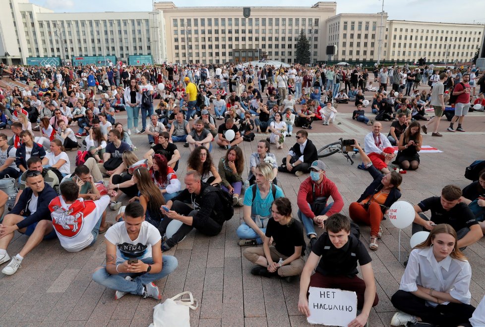 Masivní protesty v běloruském Minsku kvůli výsledkům voleb a sčítání hlasů (14. 8. 2020)