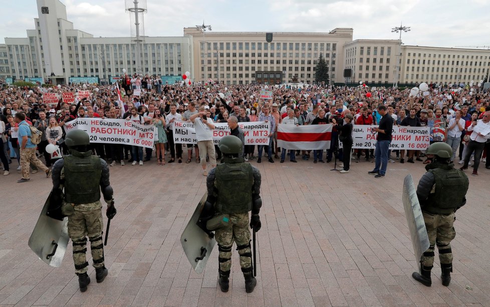 Masivní protesty v běloruském Minsku kvůli výsledkům voleb a sčítání hlasů (14. 8. 2020)