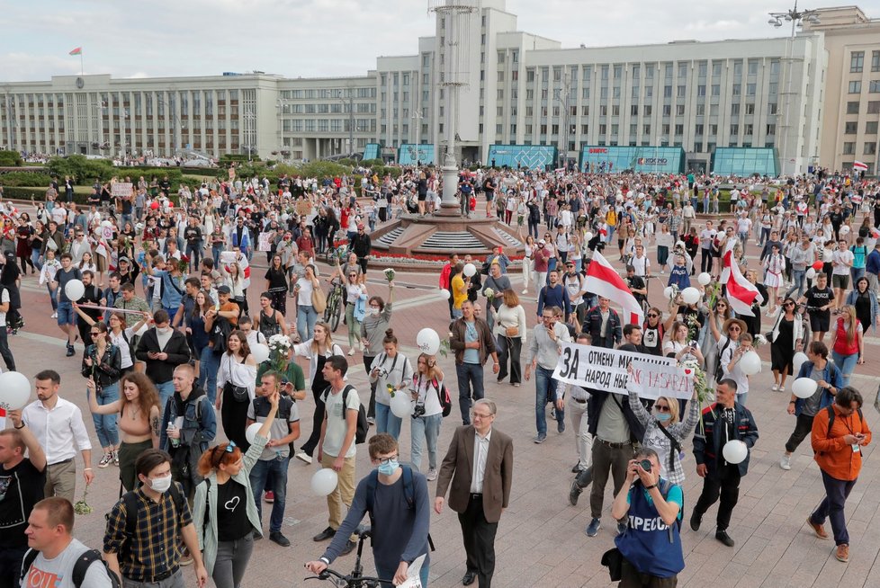 Masivní protesty v běloruském Minsku kvůli výsledkům voleb a sčítání hlasů (14. 8. 2020)