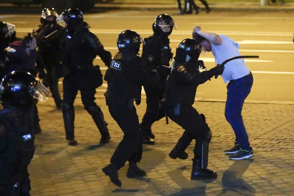 V Bělorusku pokračují protivládní demonstrace. (11.8.2020)