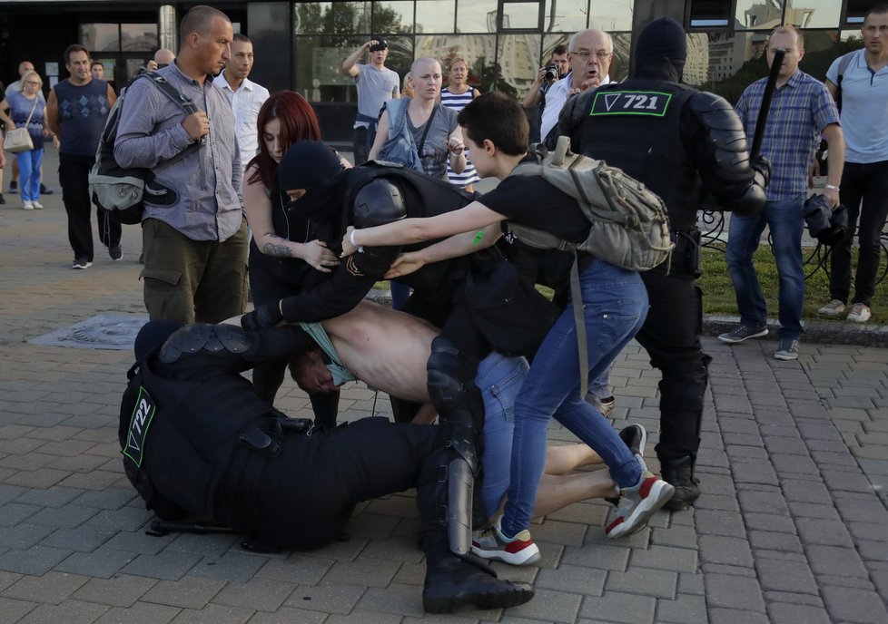V Bělorusku pokračují protivládní demonstrace (11.8.2020)