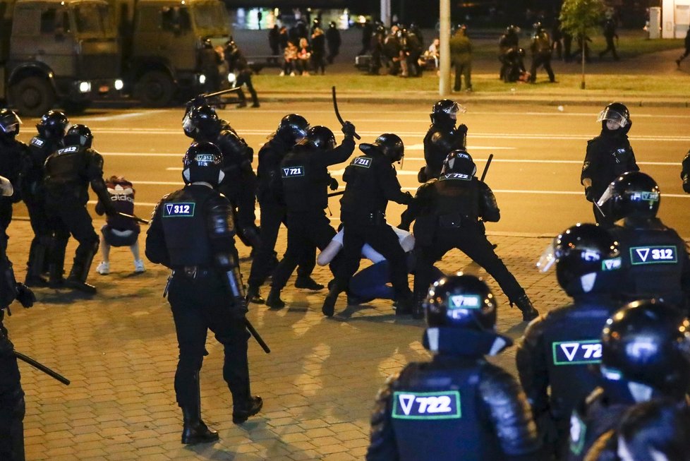 V Bělorusku pokračují protivládní demonstrace (11.8.2020)