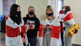 Bělorusko vyvolalo kritiku, když odklonilo letadlo, aby zatklo opozičníka