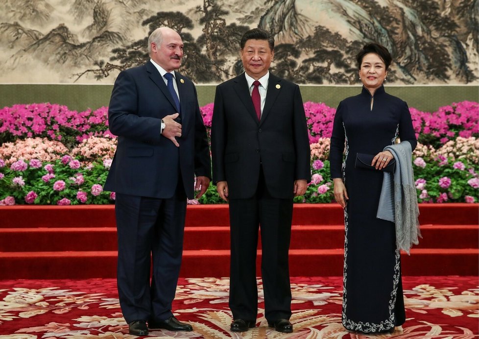 Běloruský prezident Lukašenko a čínský prezident Si Ťin-pching s manželkou