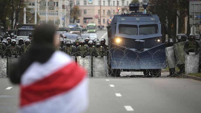 V Bělorusku pokračovaly demonstrace. Jen v Minsku policie v neděli zadržela 150 lidí.