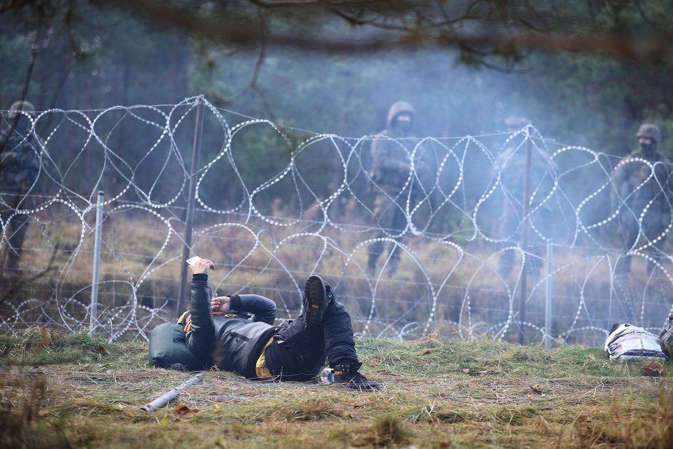 Migranti na hranici mezi Polskem a Běloruskem