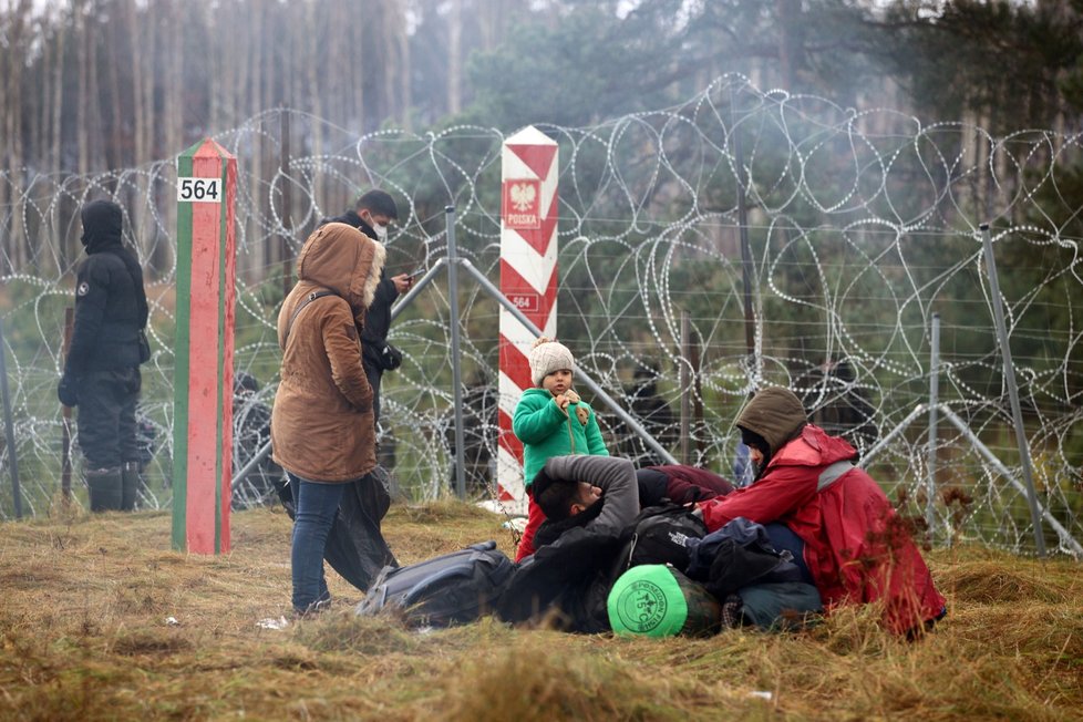 Migranti na hranici mezi Polskem a Běloruskem