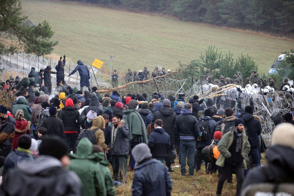 Migranti na hranici mezi Polskem a Běloruskem