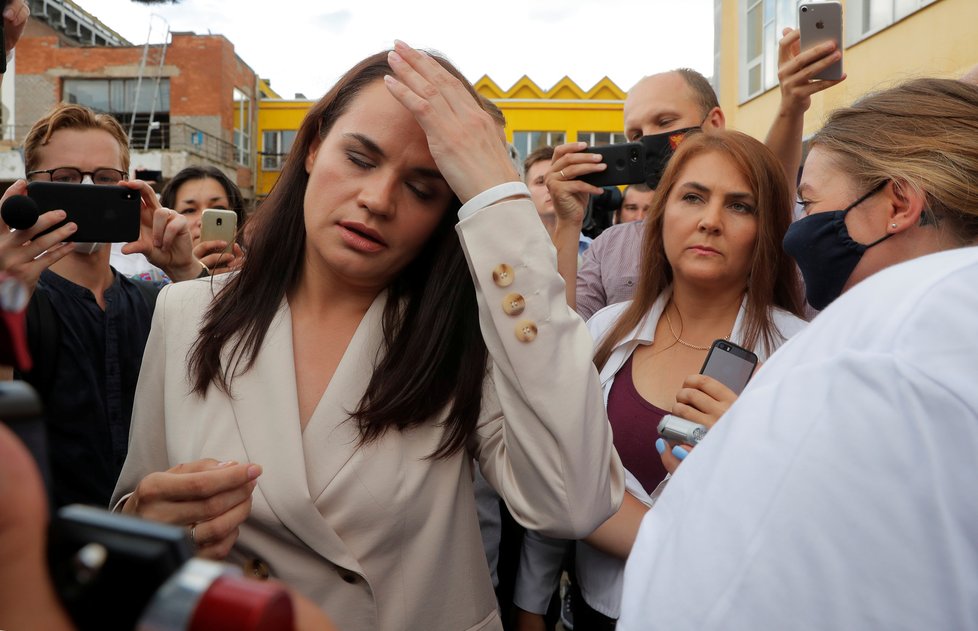 Prezidentské volby v Bělorusku: U volebních uren byla už i Lukašenkova největší sokyně Svjatlana Cichanouská.