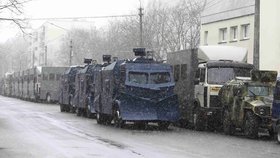 Běloruská policie potlačuje protesty, které opozice organizuje proti nové dani pro nezaměstnané