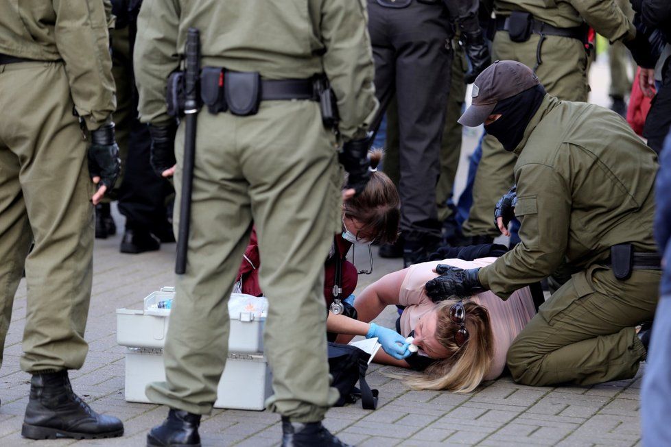 Policie zadržela stovky demonstrantek v centru Minsku (19. 9. 2020)