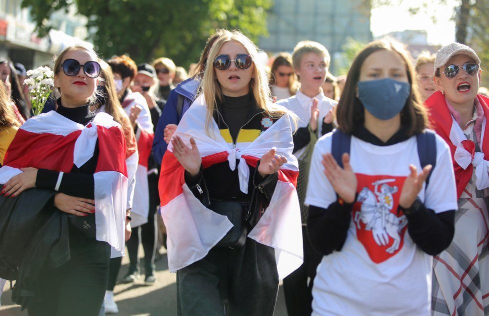 Policie zadržela stovky demonstrantek v centru Minsku (19. 9. 2020).
