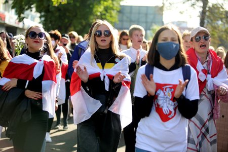 Policie zadržela stovky demonstrantek v centru Minsku (19. 9. 2020)