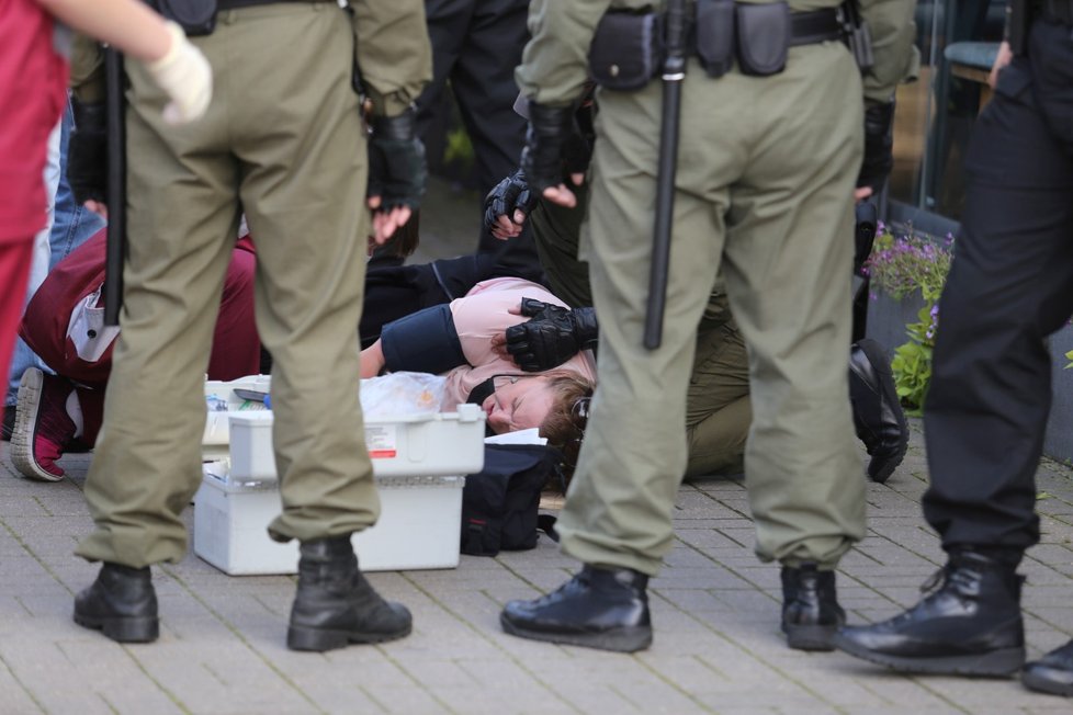 Policie zadržela stovky demonstrantek v centru Minsku (19. 9. 2020).