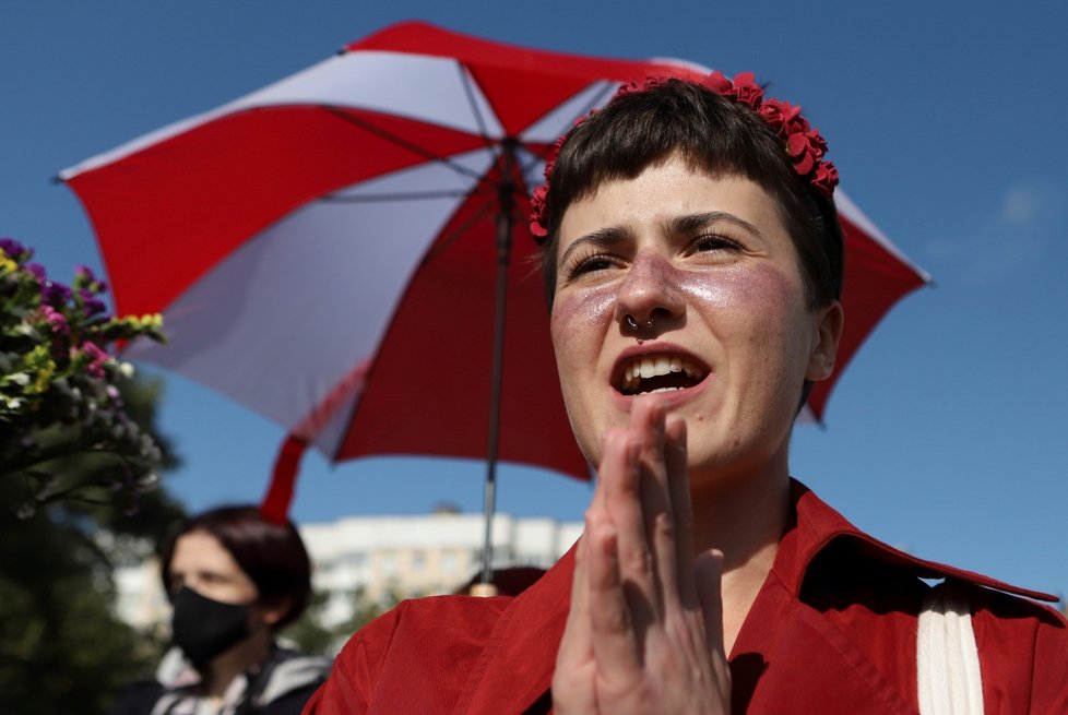 Policie zadržela stovky demonstrantek v centru Minsku (19. 9. 2020).