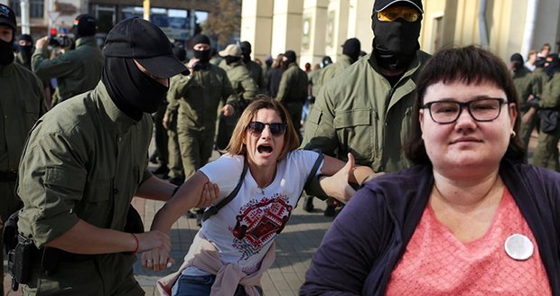 Běloruská aktivistka pro Blesk popsala detaily Lukašenkova útlaku. A od Hřiba převzala cenu