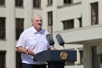 Lukašenko hrozí „nejtvrdším opatřením“. Úřady „vypnuly“ nezávislá média