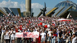 V Minsku se sešla největší demonstrace od prezidentských voleb, dorazilo až 200 tisíc lidí