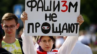 Ani ruská invaze, ani sametová revoluce. Paralela mezi Běloruskem a Československem kulhá