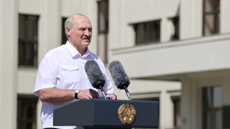 Lukašenko slíbil nové volby, podmínil je však přijetím ústavy