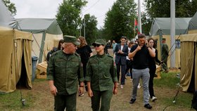 Bělorusko: Exkurze novinářů ve stanovém táboře.