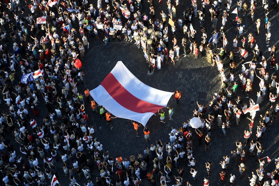 Demonstrace k vyjádření solidarity s protesty v běloruských městech se konala 16. srpna 2020 na Staroměstském náměstí v Praze.