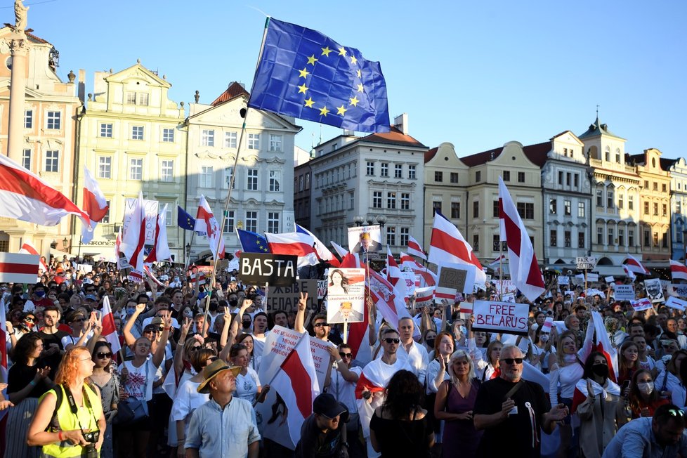 Demonstrace k vyjádření solidarity s protesty v běloruských městech se konala 16. srpna 2020 na Staroměstském náměstí v Praze.