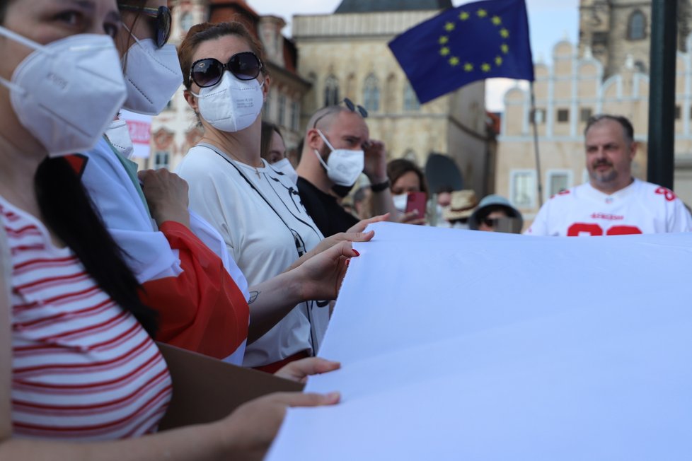 Vůdkyně běloruské opozice Svjatlana Cichanouská na návštěvě v Praze. Na Staroměstském náměstí se při té příležitosti konal protest Společně za Bělorusko. (7. červen 2021)