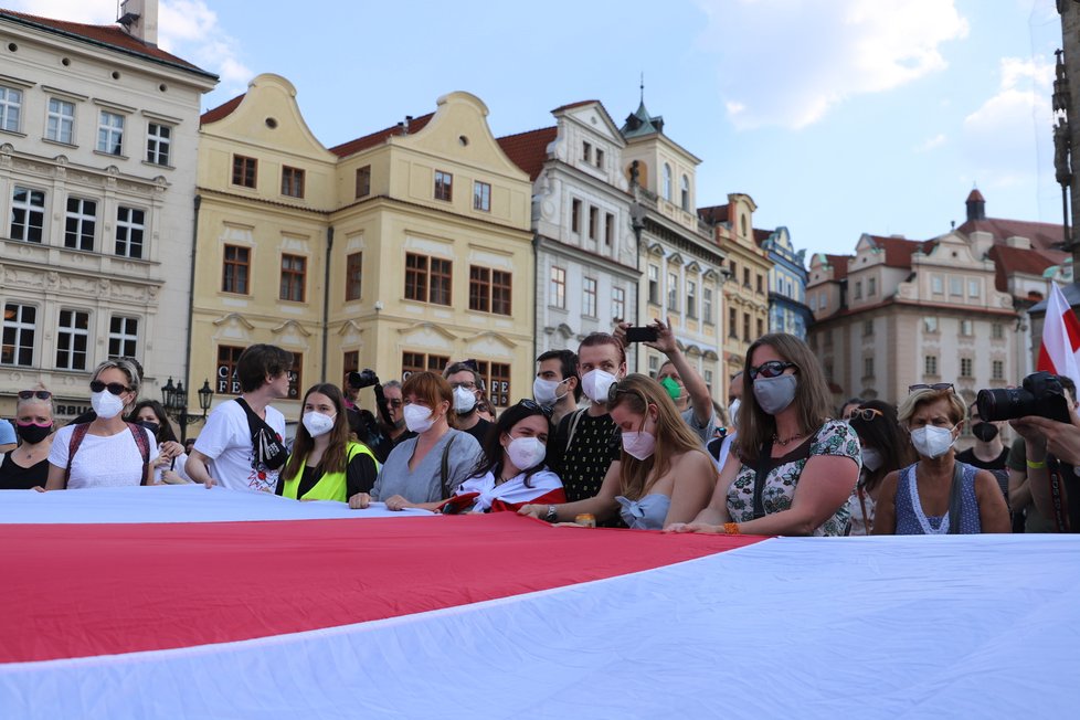 Vůdkyně běloruské opozice Svjatlana Cichanouská na návštěvě v Praze. Na Staroměstském náměstí se při té příležitosti konal protest Společně za Bělorusko. (7. červen 2021)