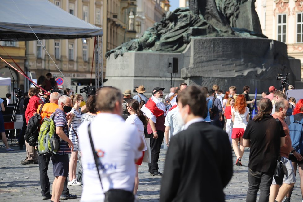 Vůdkyně běloruské opozice Svjatlana Cichanouská na návštěvě v Praze. Na Staroměstském náměstí se při té příležitosti konal protest Společně za Bělorusko. (7. červen 2021).