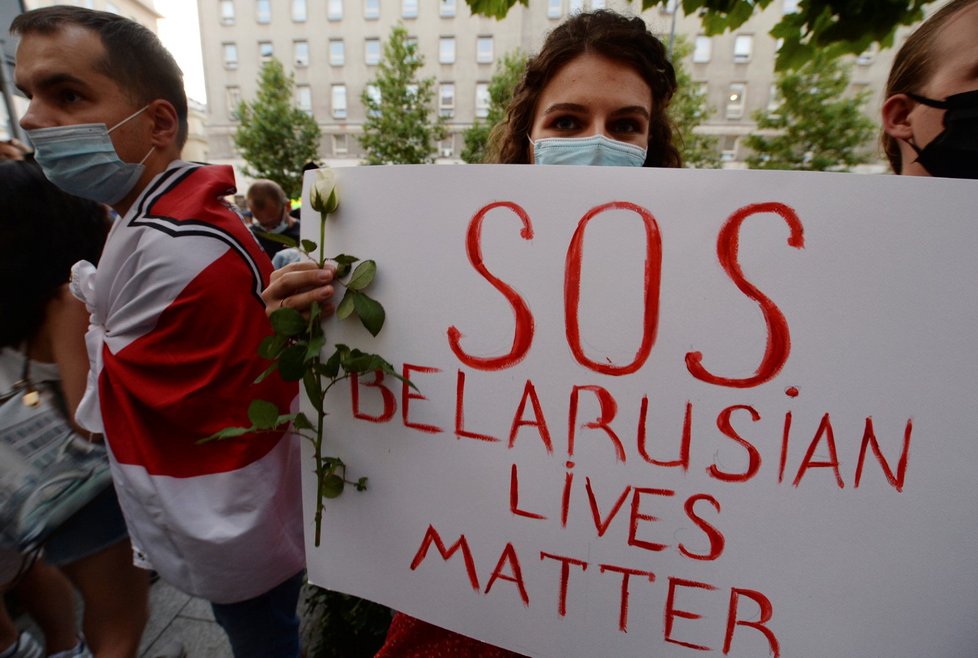 Bělorusko se otřásá pod silou celonárodních protestů. Důvodem je falšování výsledků nedělních voleb (13. 8. 2020).