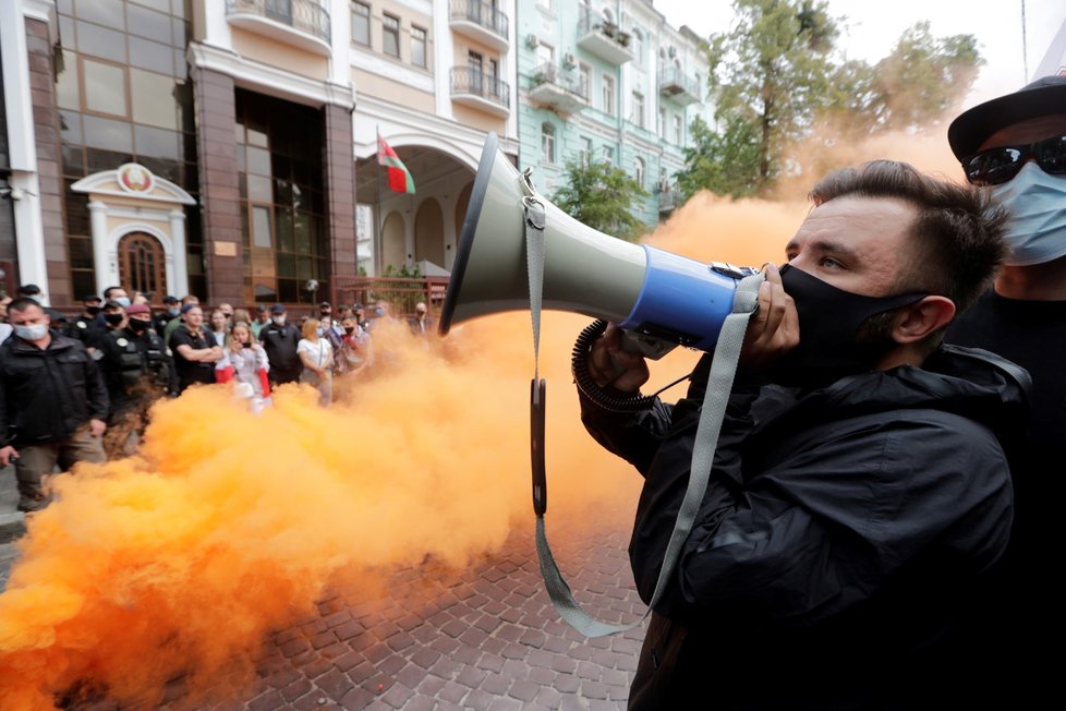 Bělorusko se otřásá pod silou celonárodních protestů. Důvodem je falšování výsledků nedělních voleb (13. 8. 2020).