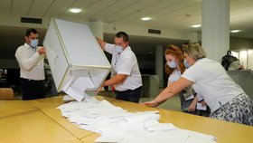 Sčítání hlasů u voleb v Bělorusku (9. 8. 2020)