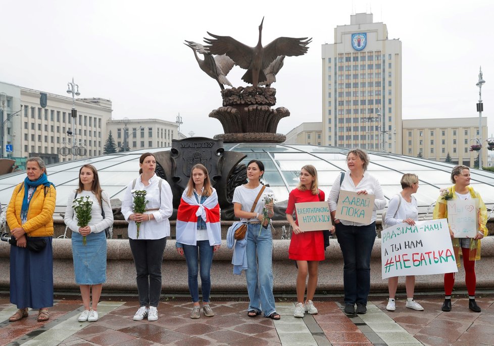 Do ulic Minsku znovu vyšly desítky tisíc lidí. (23.8.2020)