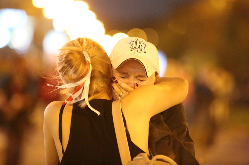 Policie znovu tvrdě zasáhla proti demonstrantům v Bělorusku.