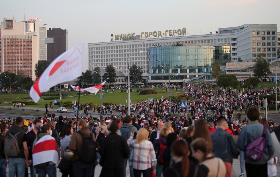 Policie znovu tvrdě zasáhla proti demonstrantům v Bělorusku.