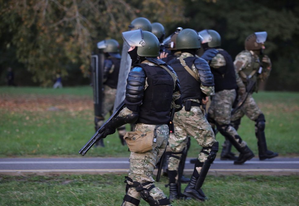 Policie znovu tvrdě zasáhla proti demonstrantům v Bělorusku.