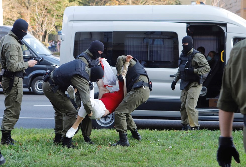 Zatýkání během protestů v Bělorusku (26. 9. 2020)