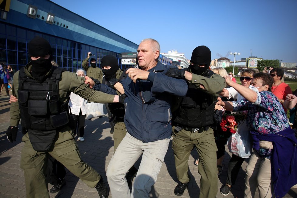 Zatýkání během protestů v Bělorusku (26.9.2020)