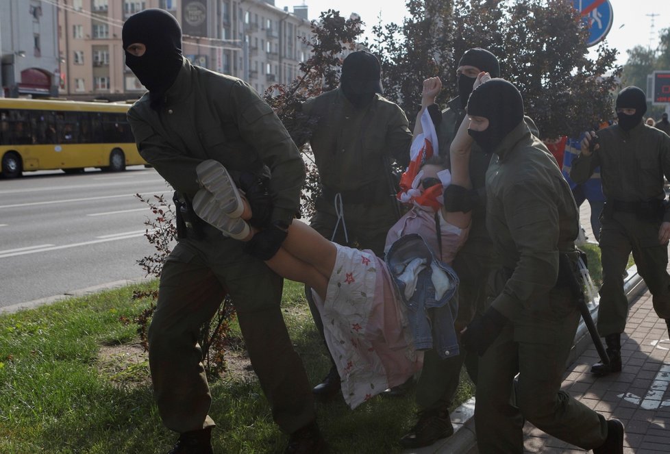 Zatýkání během protestů v Bělorusku (26. 9. 2020)