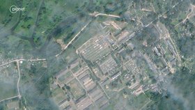 Satelitní pohled na vojenskou základnu Tseľ poblíž města Asipovičy v Mohylevské oblasti v Bělorusku (20. 7.  2023)