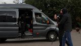 Běloruská policie zasáhla i proti zahraničním novinářům. Putin „číhá“ se zálohami
