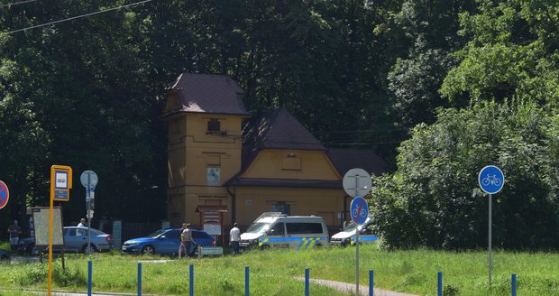 Policisté v lesoparku Bělský les v Ostravě vyšetřují vraždu. Tělo ženy leželo nedaleko vodárny.