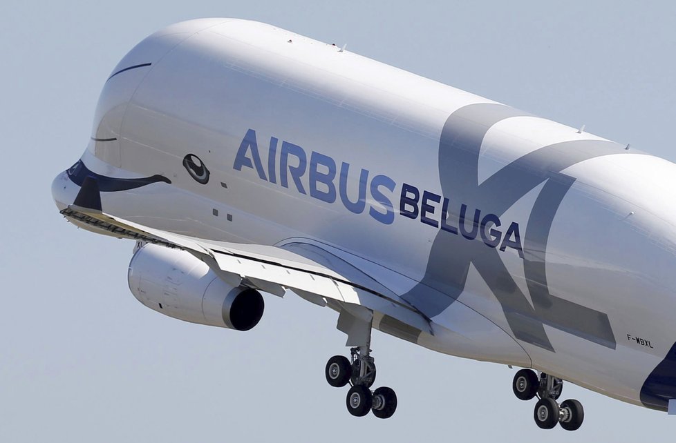 Z letiště v Toulouse poprvé vzlétl nový model obřího nákladního letounu Airbus Beluga XL. Oproti svému předchůdci je o 30 procent větší (19.7. 2018).