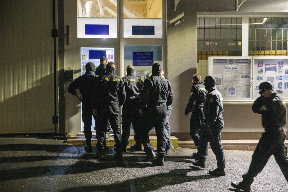 Na 200 vězňů se v listopadu mělo vzbouřit, když prý uvěřili fámě, že se jinde po Česku propouští kvůli koronaviru.