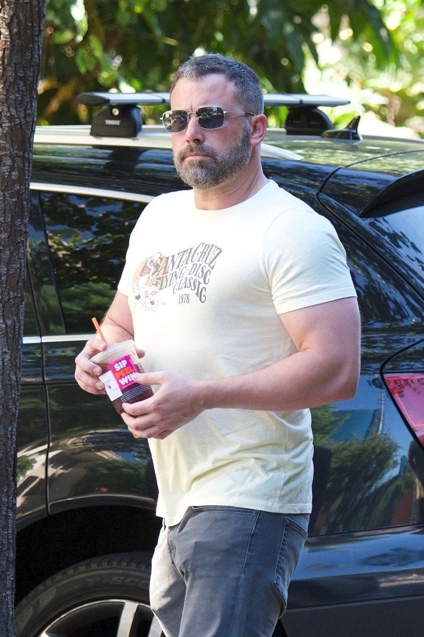 Ben Affleck v protialkoholní léčebně posiloval a teď má svaly.