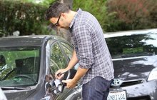 Špatný řidič Ben Affleck (40) urazil zaparkovanému autu zrcátko: Sorry, vše zaplatím, Ben! A nechal na sebe telefon!