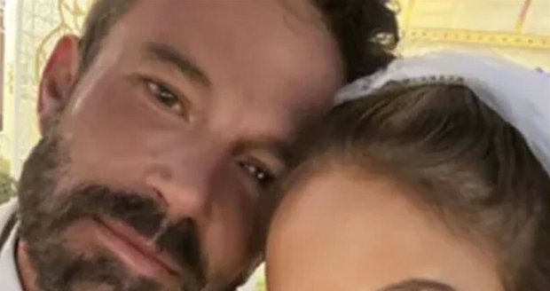 Ačkoli se vzali při tajném obřadu v Las Vegas v červenci 2022, o svatební mejdan Jennifer Lopez a Ben Affleck své blízké nepřipravili. Čtyři měsíce byl plánován, aby se mohl uskutečnit na Benově ranči v americké Georgii